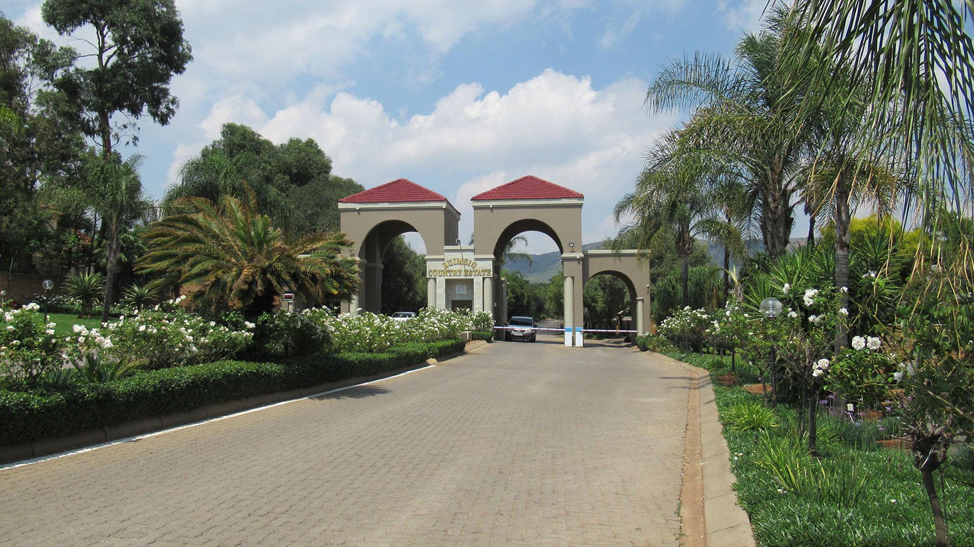 Front View of property in Ruimsig Noord