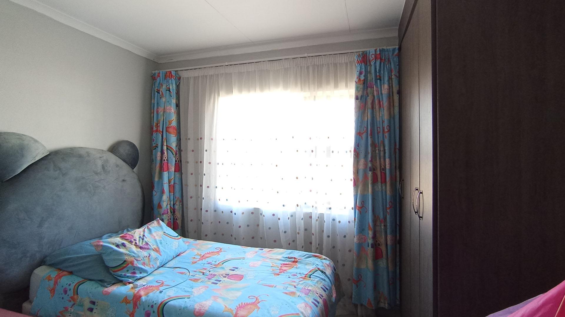 Bed Room 1 - 13 square meters of property in Andeon