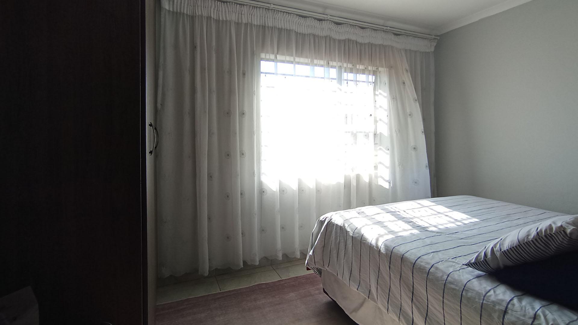 Bed Room 2 - 11 square meters of property in Andeon