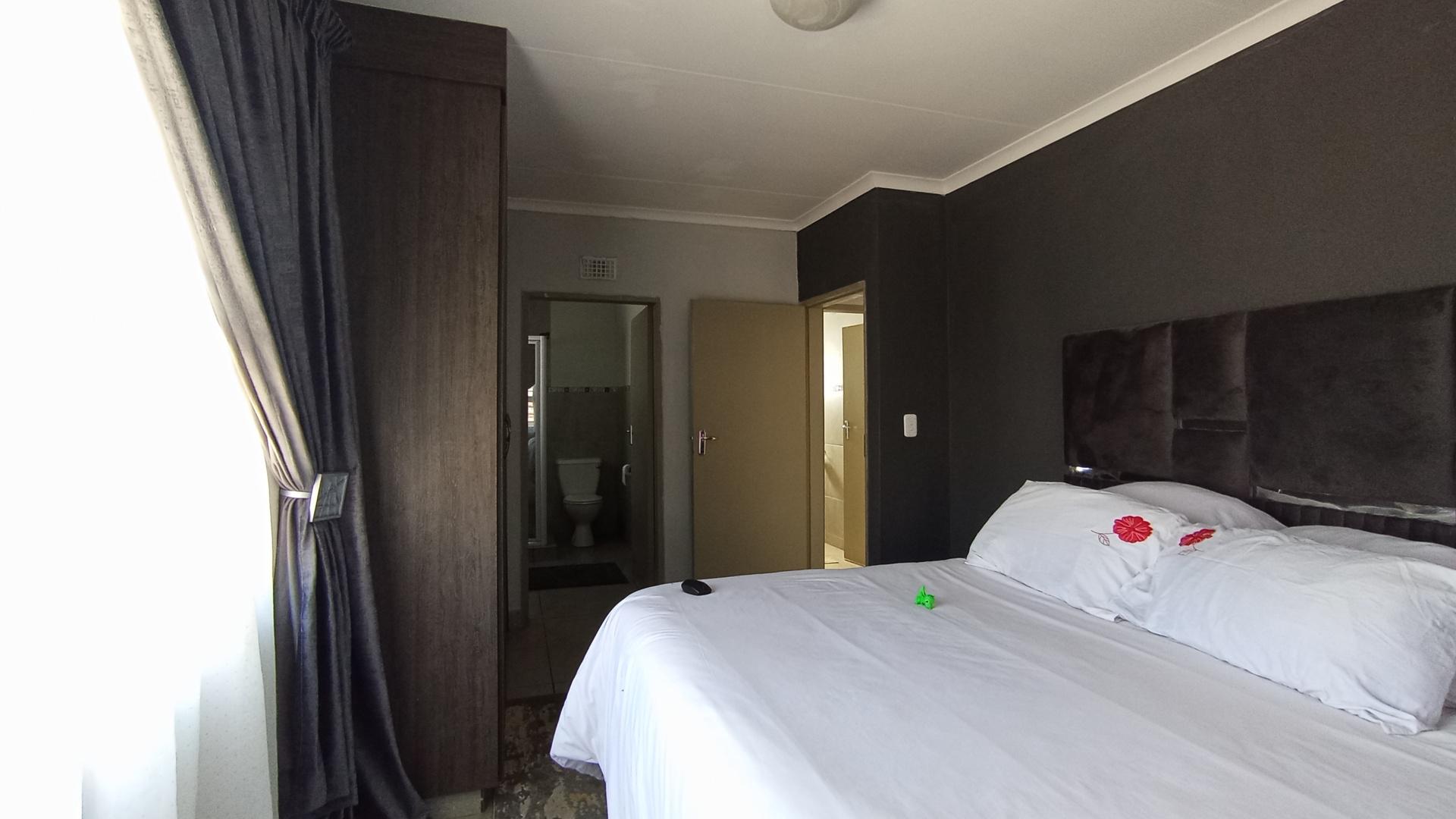 Main Bedroom - 15 square meters of property in Andeon