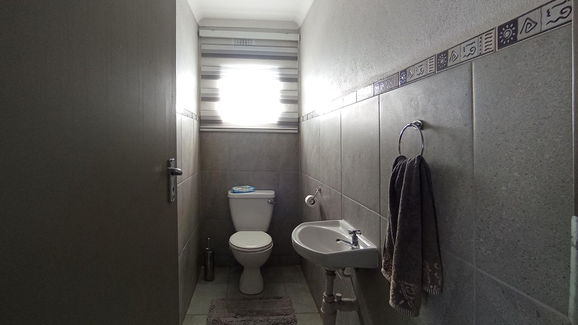Guest Toilet - 4 square meters of property in Andeon