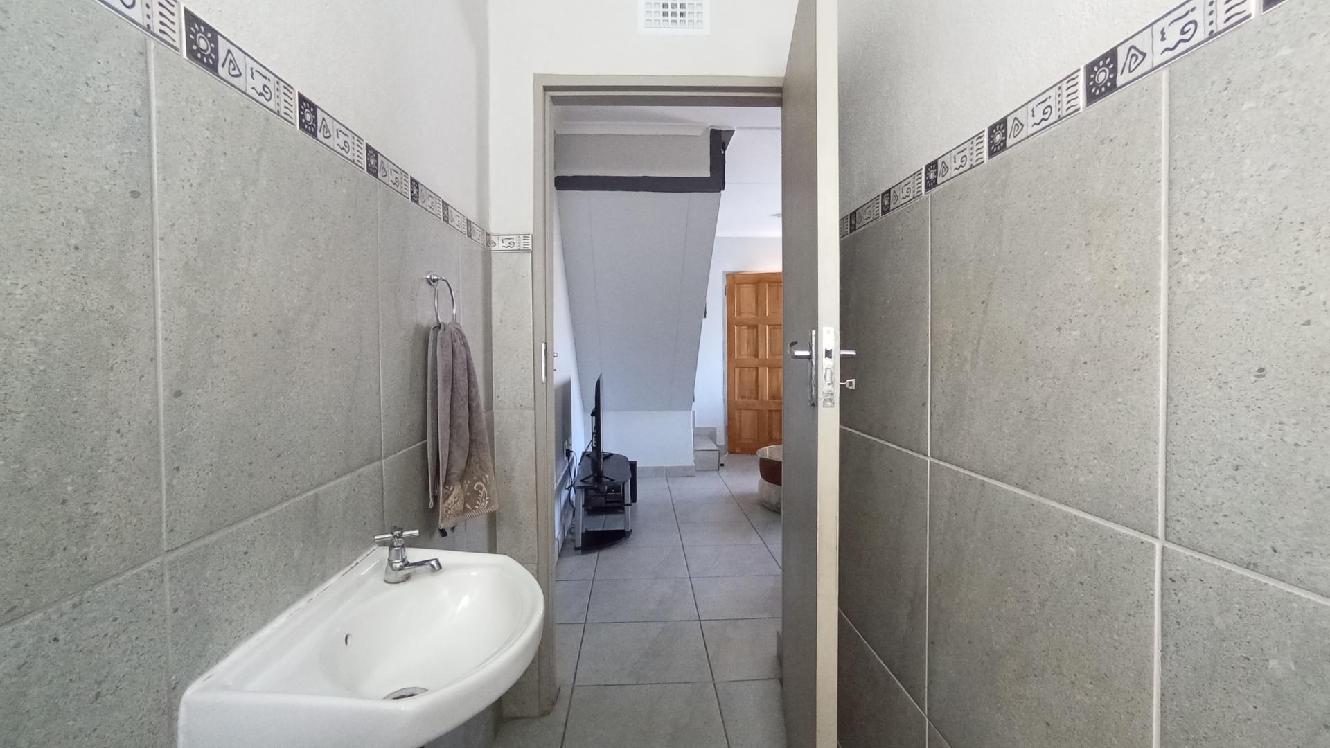 Guest Toilet - 4 square meters of property in Andeon
