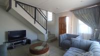 Lounges - 17 square meters of property in Andeon