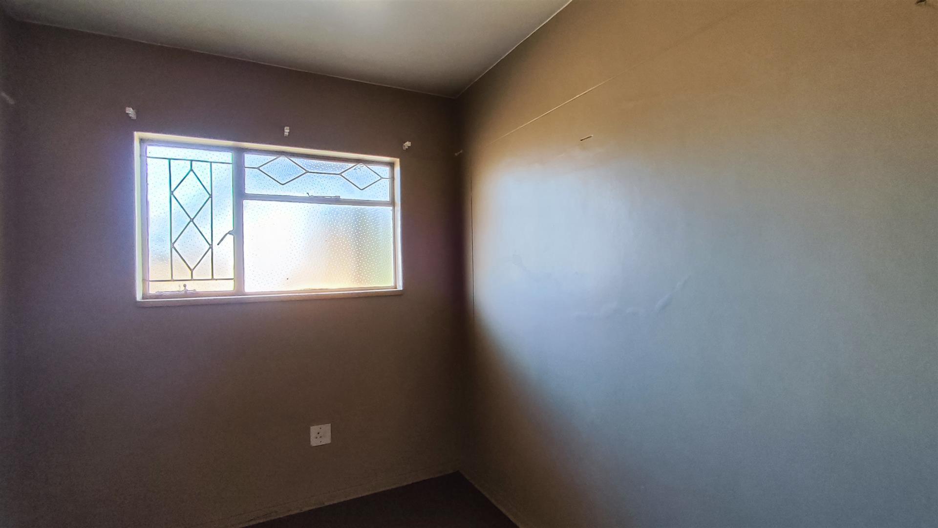 Bed Room 2 - 12 square meters of property in Vanderbijlpark