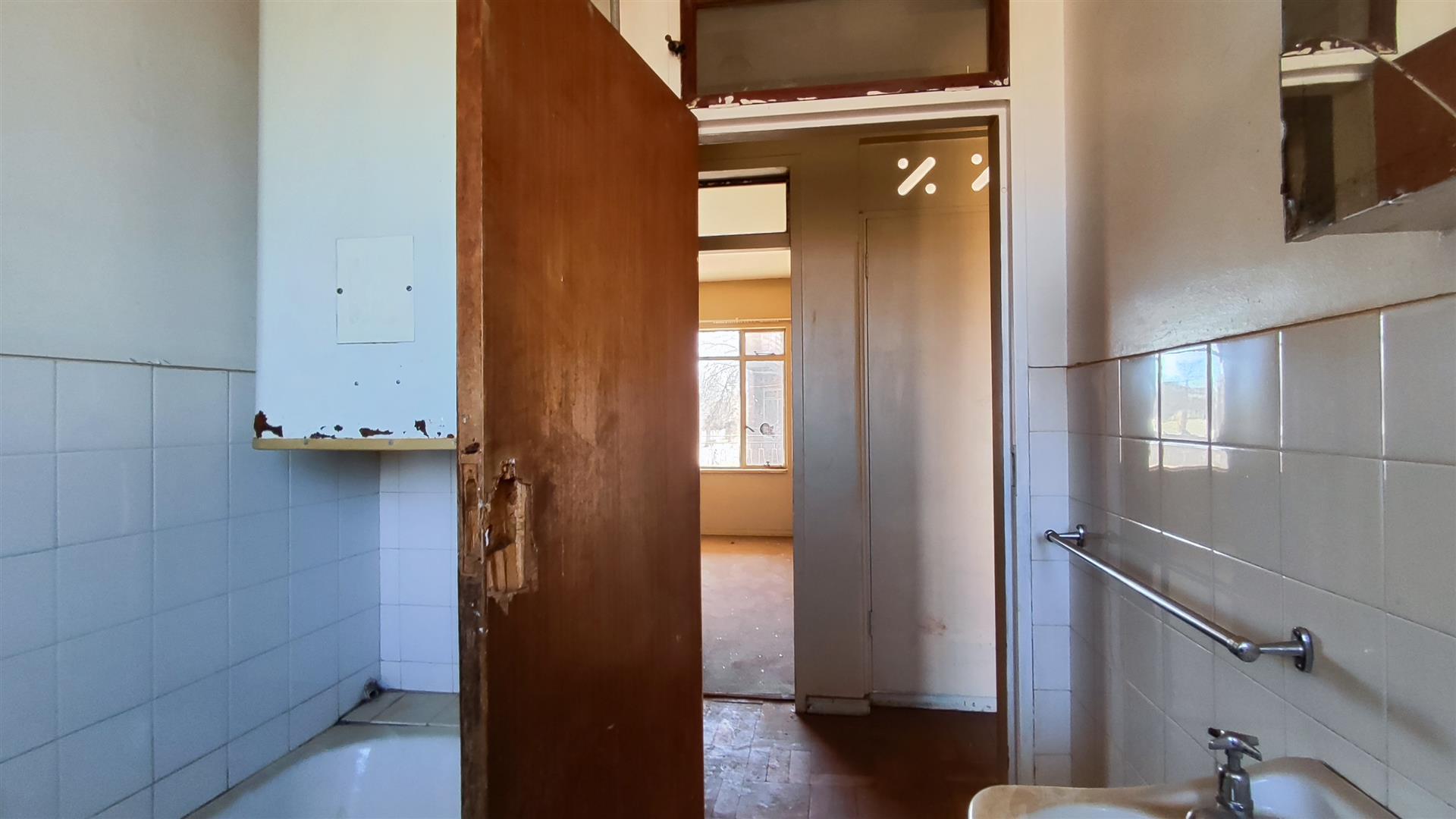 Bathroom 1 - 5 square meters of property in Vanderbijlpark