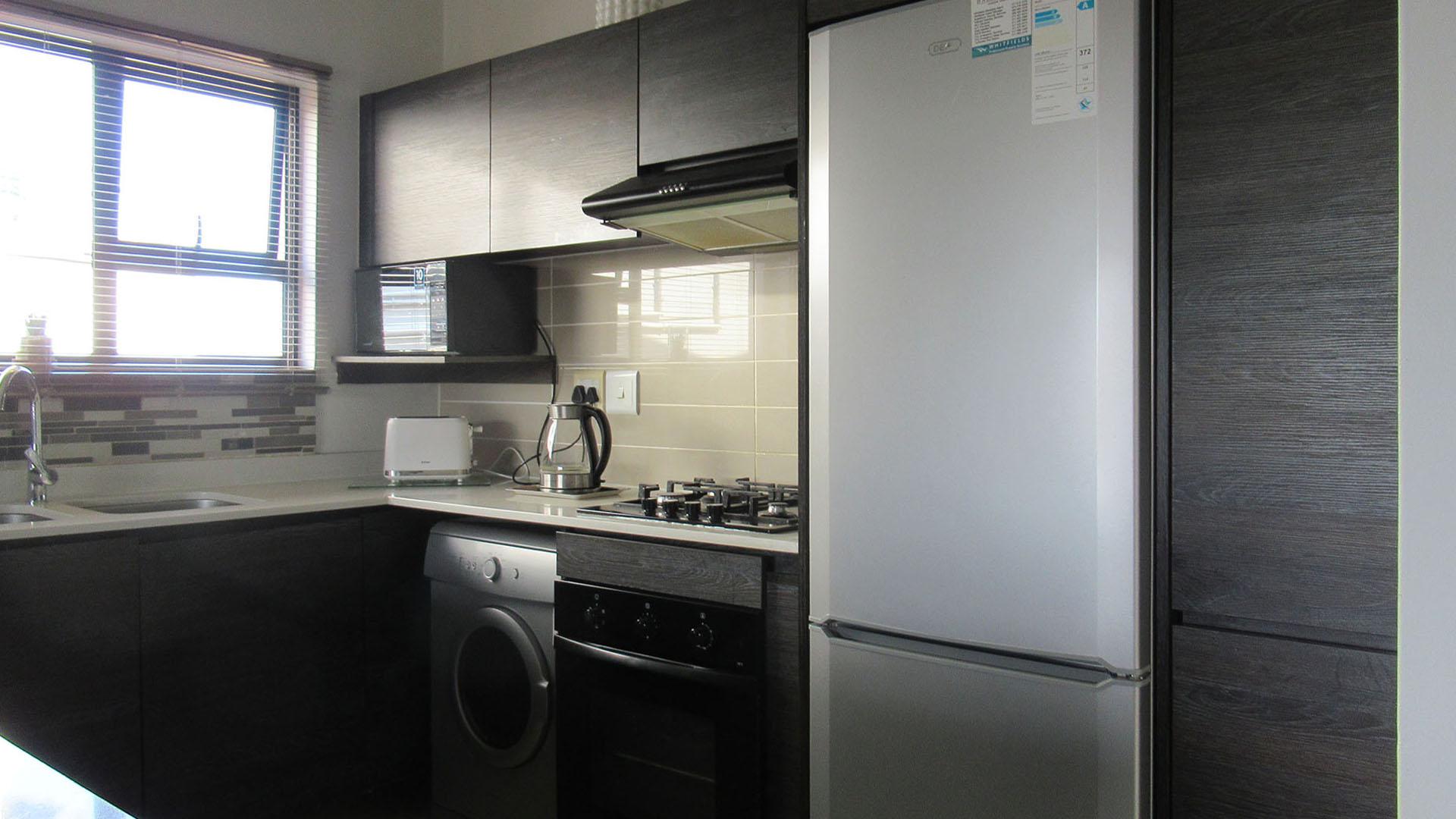 Kitchen - 8 square meters of property in Oakdene