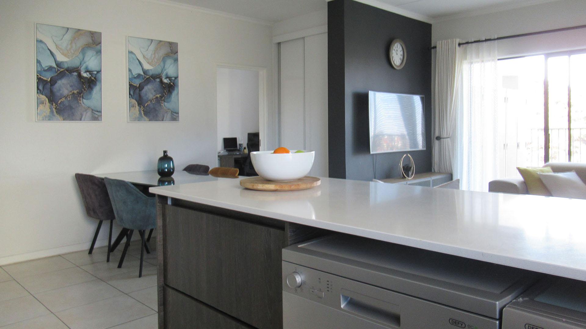 Kitchen - 8 square meters of property in Oakdene