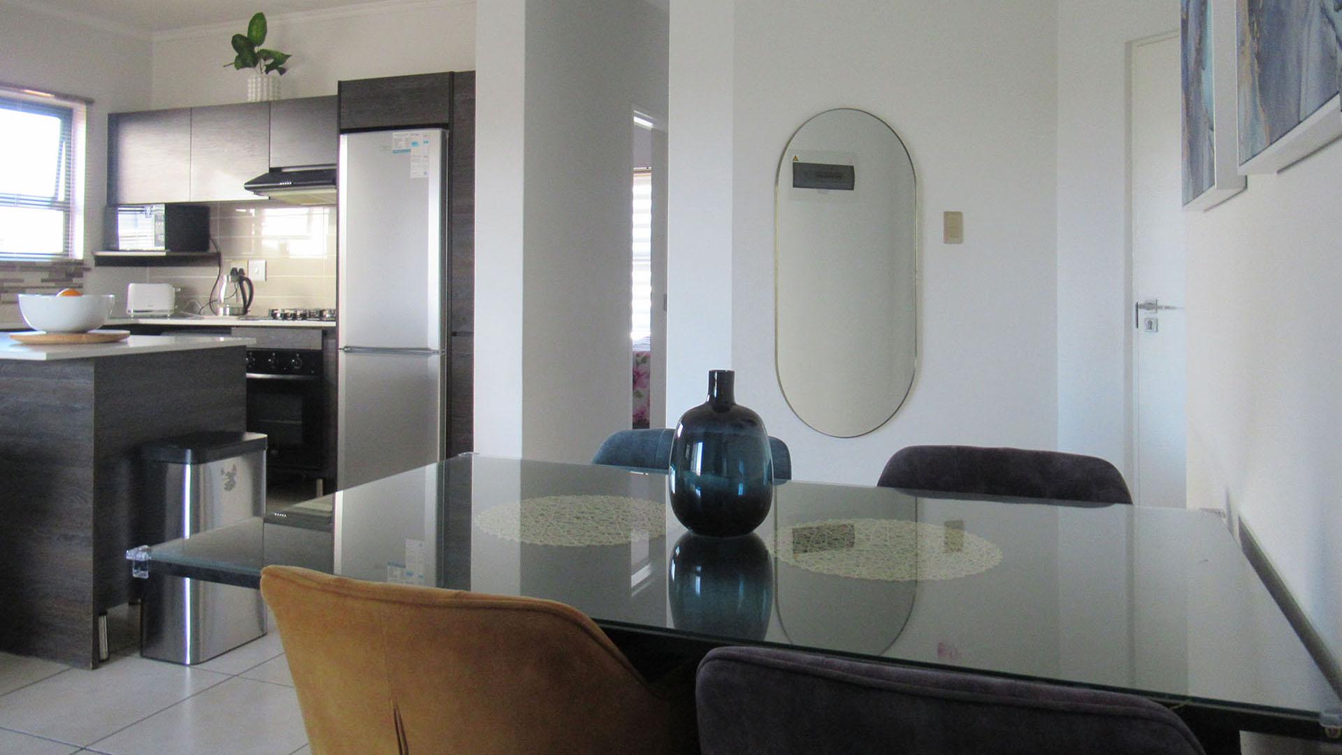 Lounges - 18 square meters of property in Oakdene