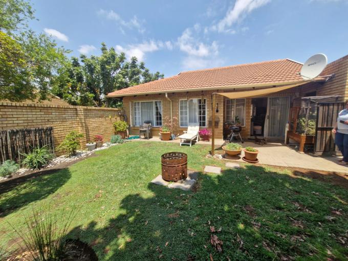 2 Bedroom Sectional Title for Sale For Sale in Sinoville - MR684911