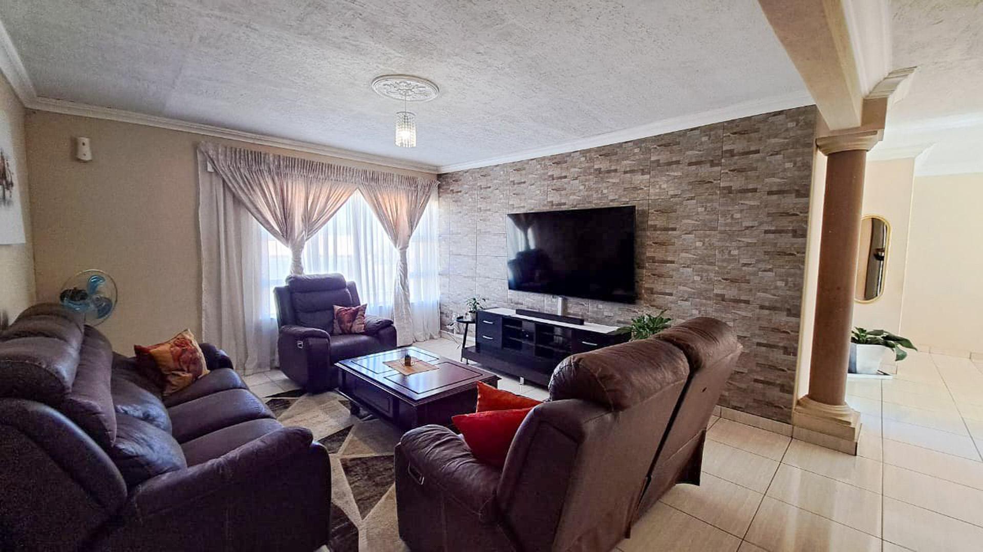 Lounges of property in Newcastle