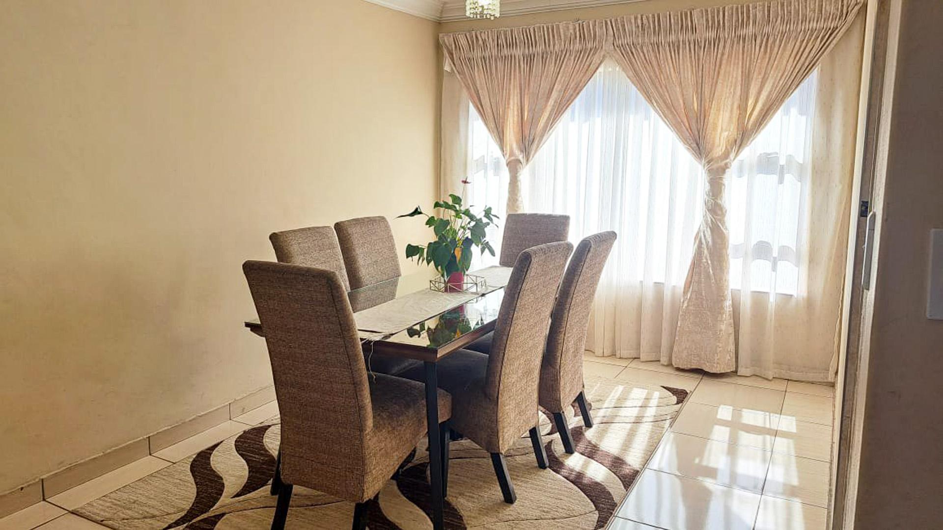 Dining Room of property in Newcastle