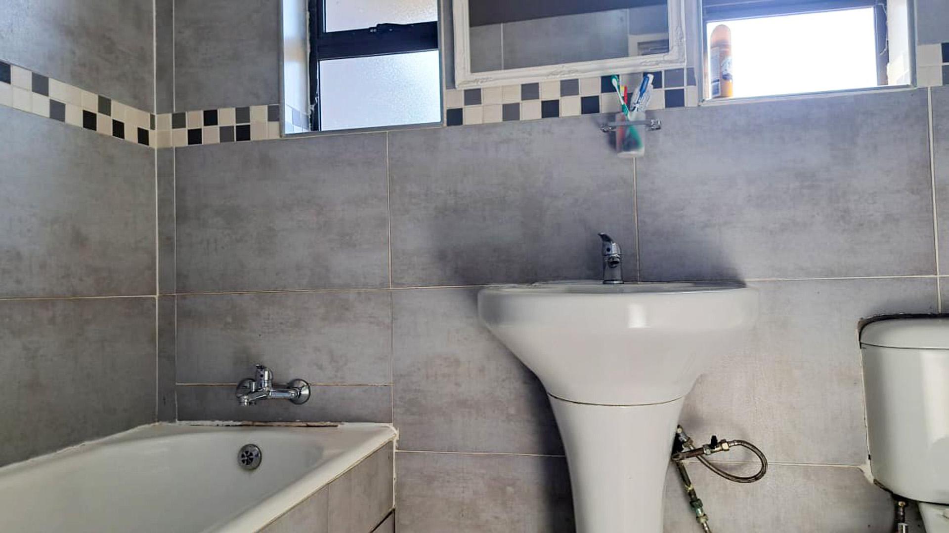 Bathroom 1 of property in Newcastle