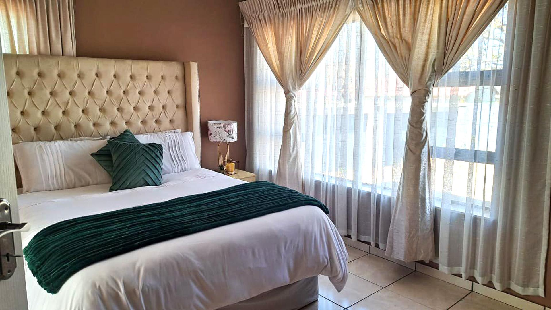 Main Bedroom of property in Newcastle