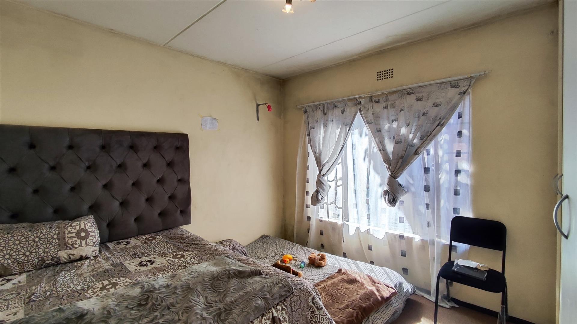 Bed Room 1 - 15 square meters of property in Rand Collieries Sh