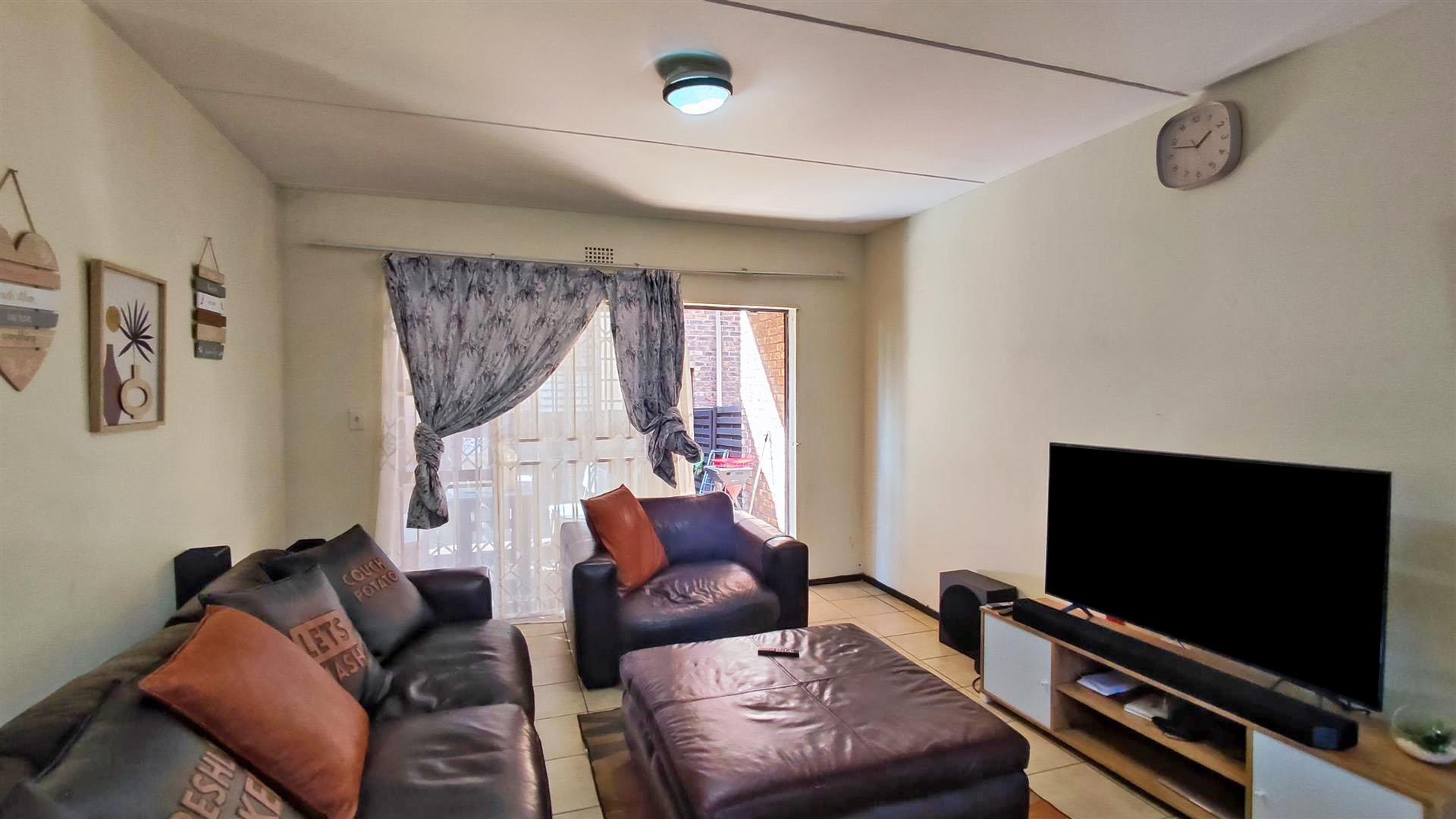 Lounges - 24 square meters of property in Rand Collieries Sh