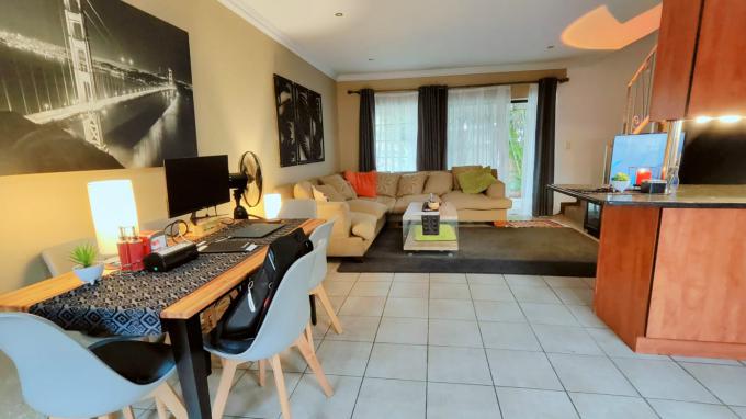 2 Bedroom Sectional Title for Sale For Sale in Annlin - MR684926