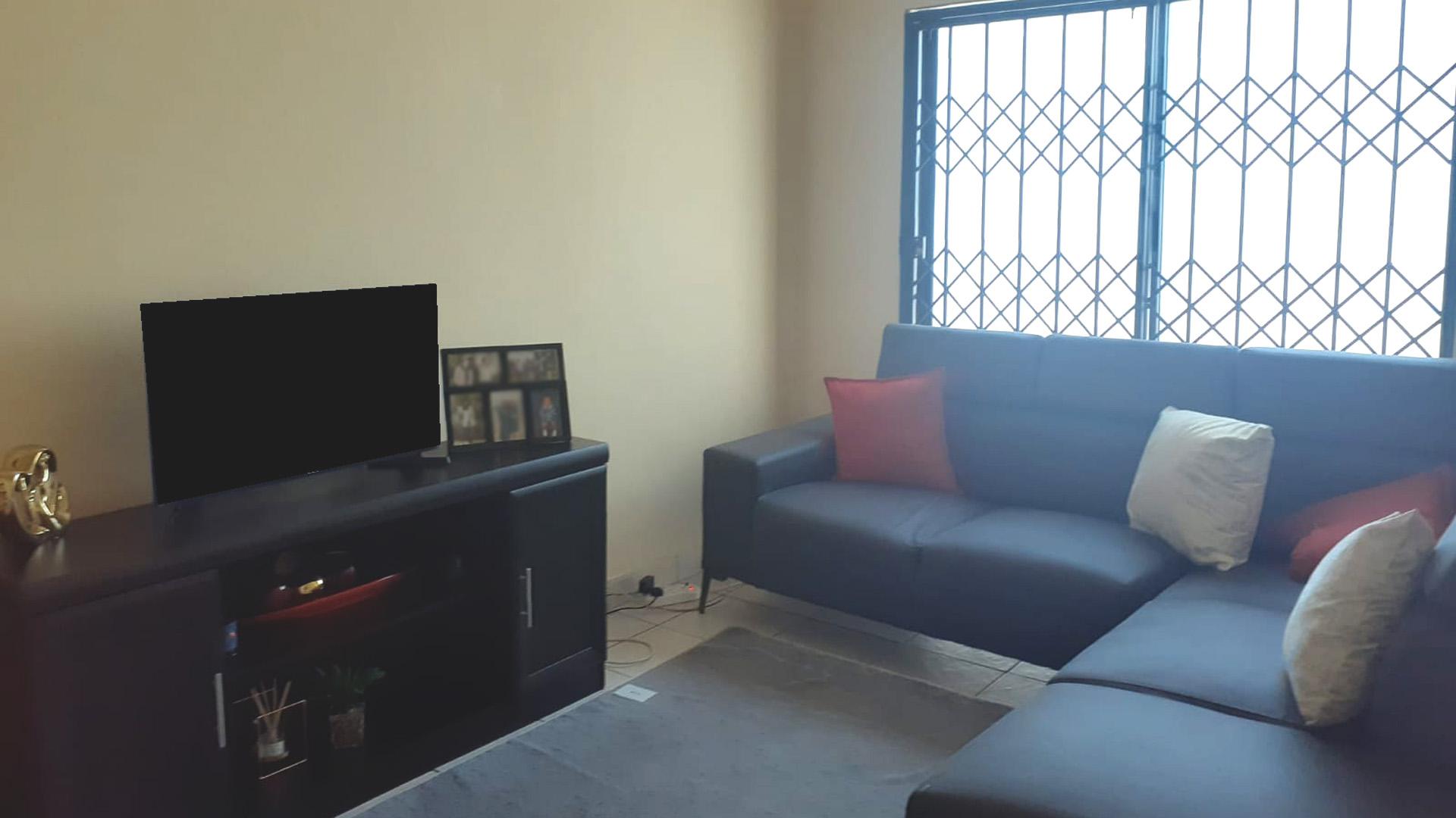 Lounges of property in Sidwell