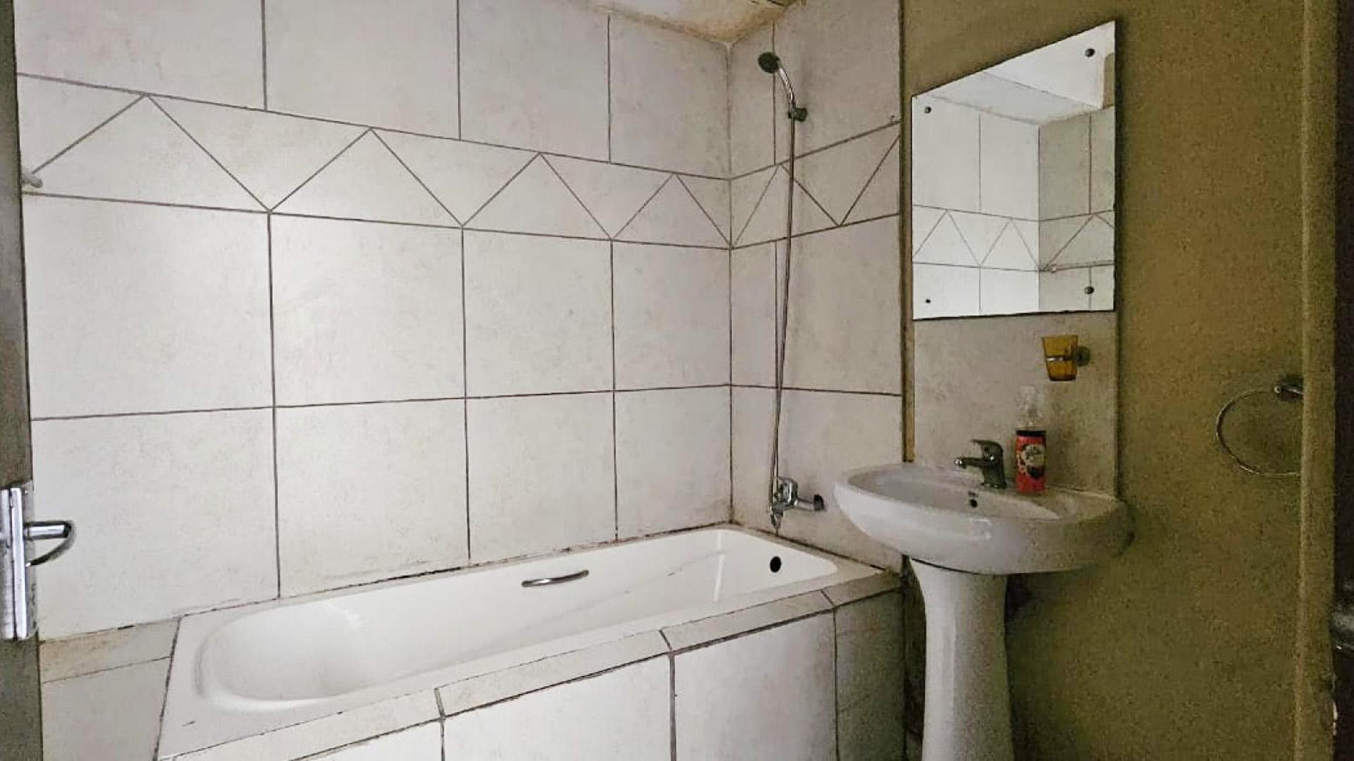 Bathroom 1 of property in Tongaat