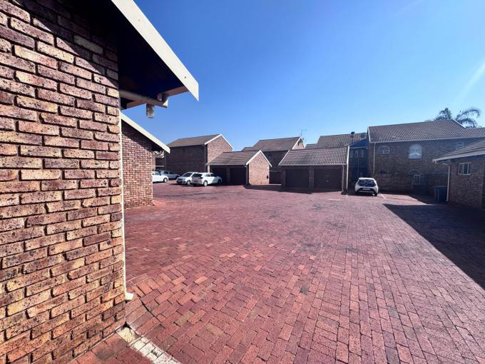 3 Bedroom Apartment for Sale For Sale in Doornpoort - MR684965