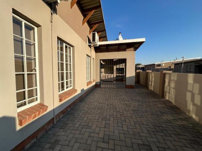 3 Bedroom Simplex for Sale For Sale in Waterval East - MR685002