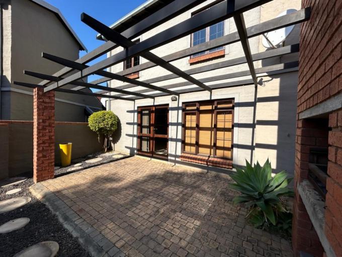 3 Bedroom Simplex for Sale For Sale in Waterval East - MR685003