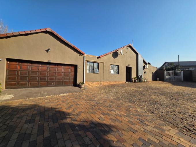 4 Bedroom House for Sale For Sale in Brackenhurst - MR685014