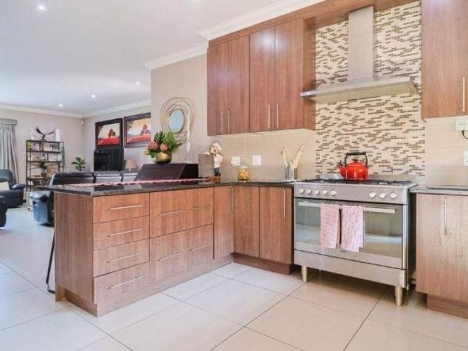 4 Bedroom Simplex for Sale For Sale in New Redruth - MR685017