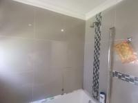 Bathroom 1 of property in Fairview - PE