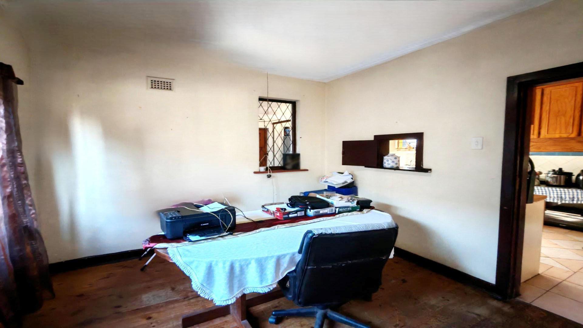 Dining Room - 12 square meters of property in Grosvenor