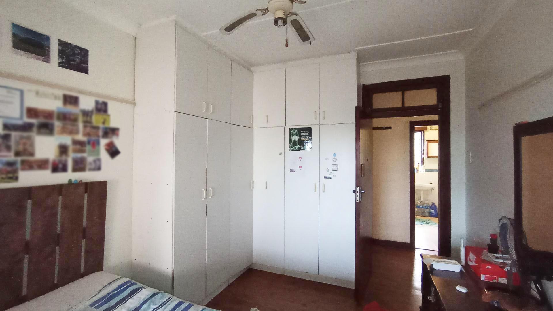 Bed Room 1 - 20 square meters of property in Grosvenor