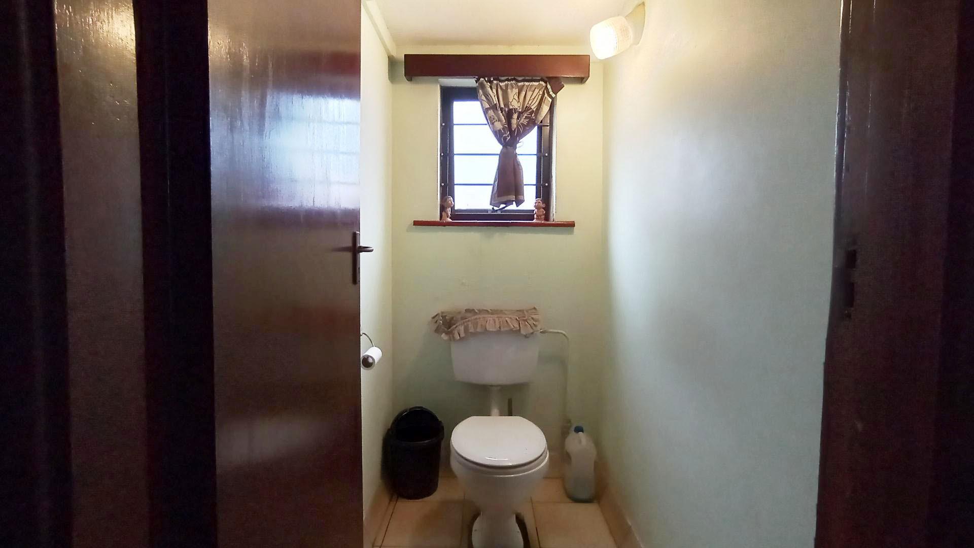 Guest Toilet - 3 square meters of property in Grosvenor