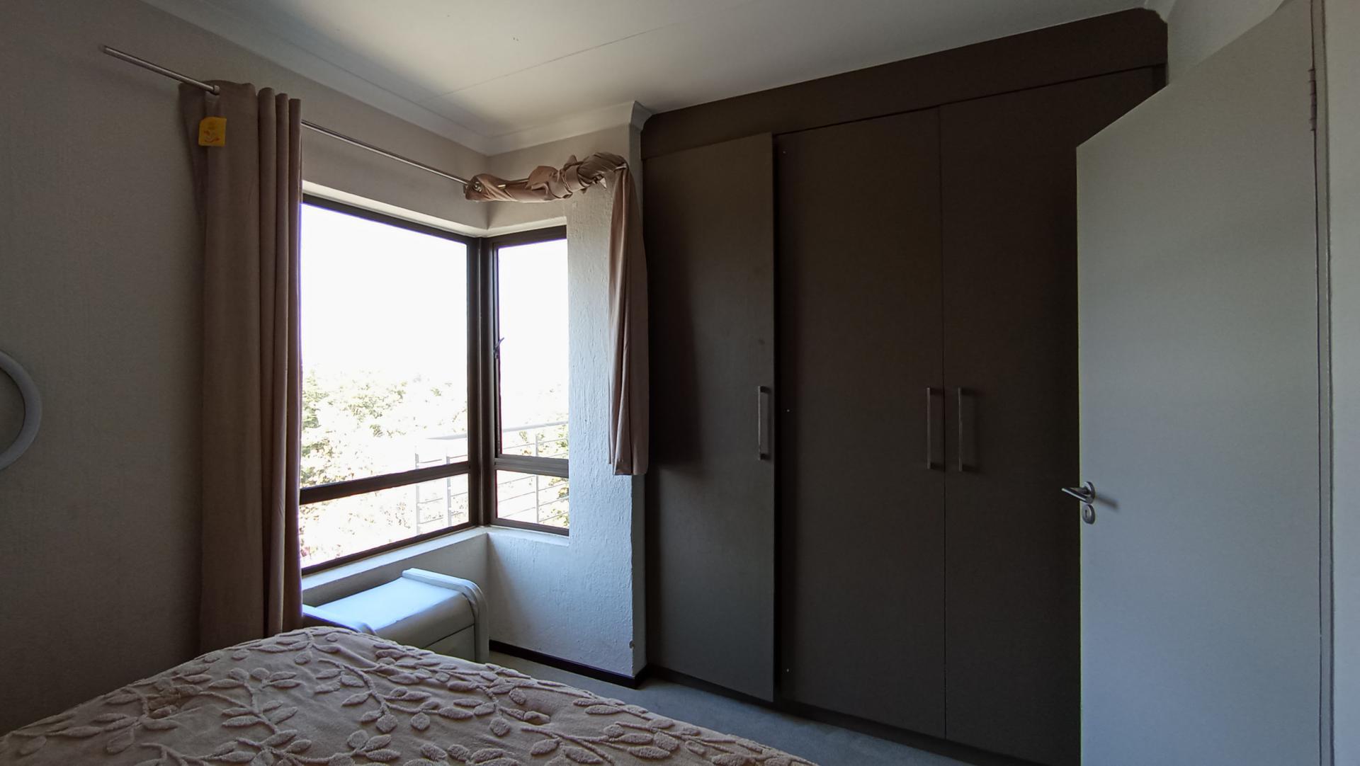 Main Bedroom of property in Broadacres