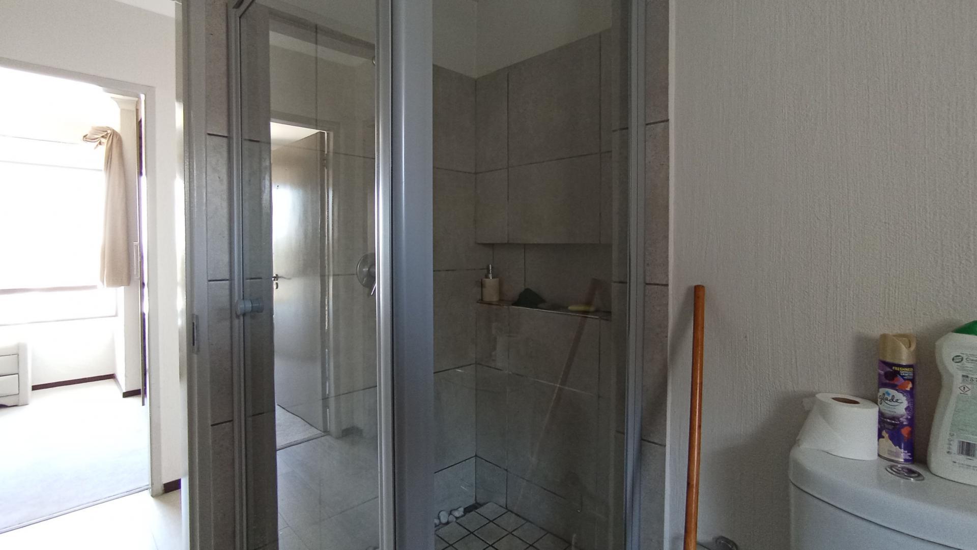 Bathroom 1 - 7 square meters of property in Broadacres