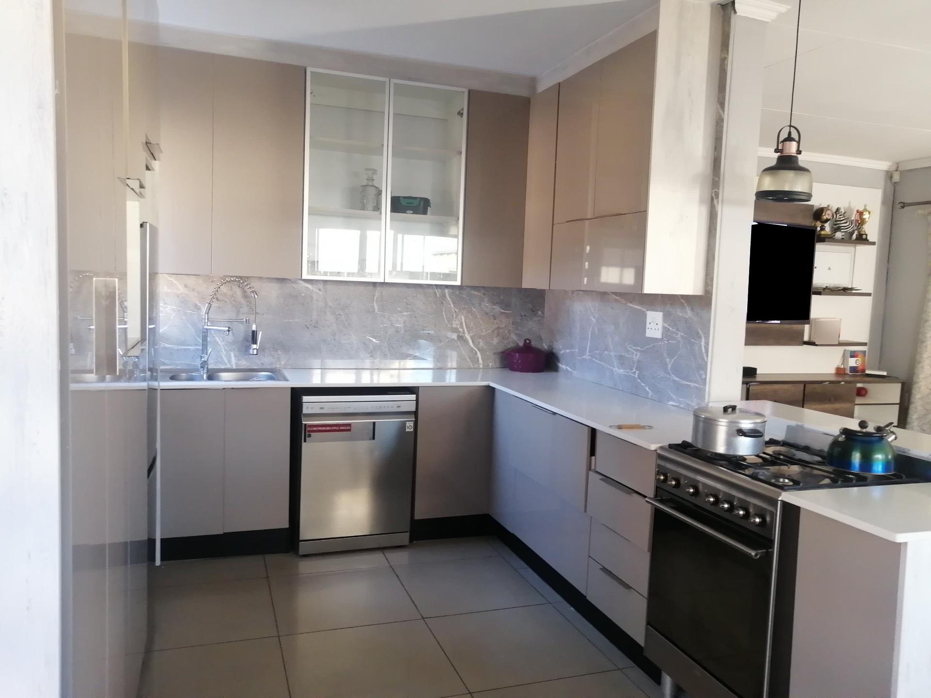 Kitchen of property in Amandasig