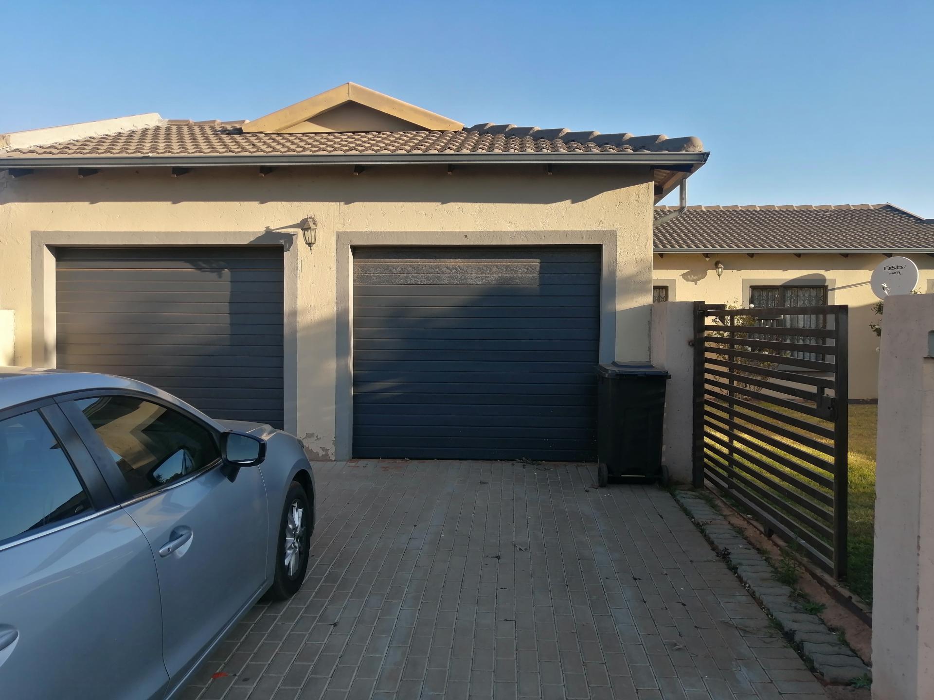 Garage of property in Amandasig
