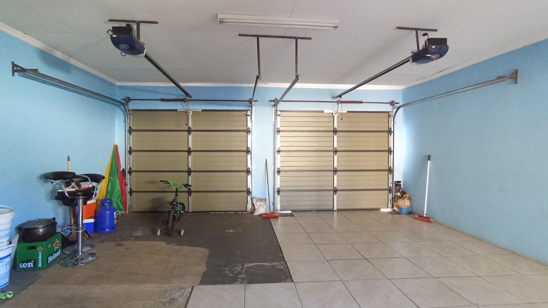 Garage - 39 square meters of property in Amandasig