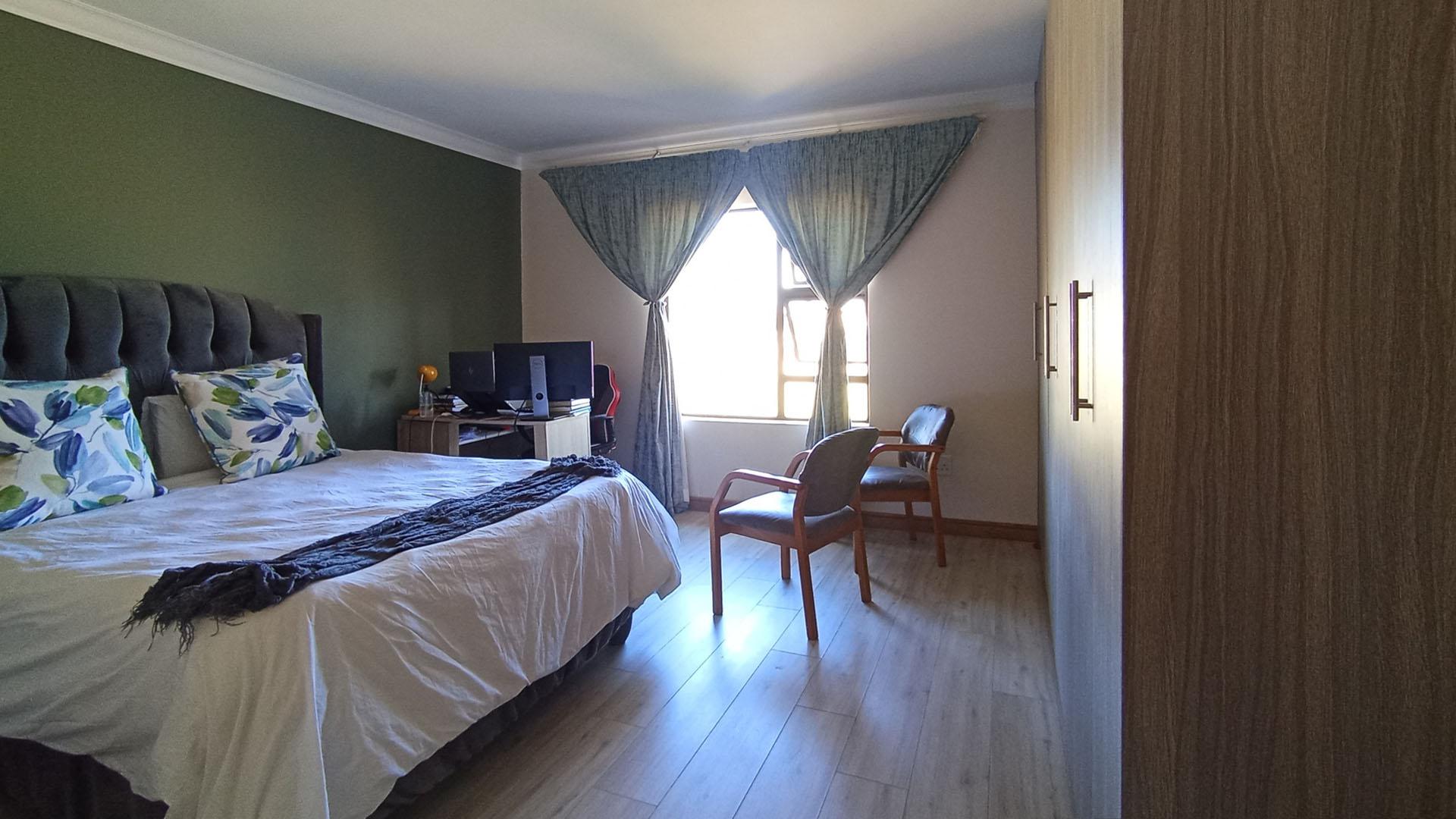 Main Bedroom - 25 square meters of property in Blue Valley Golf Estate