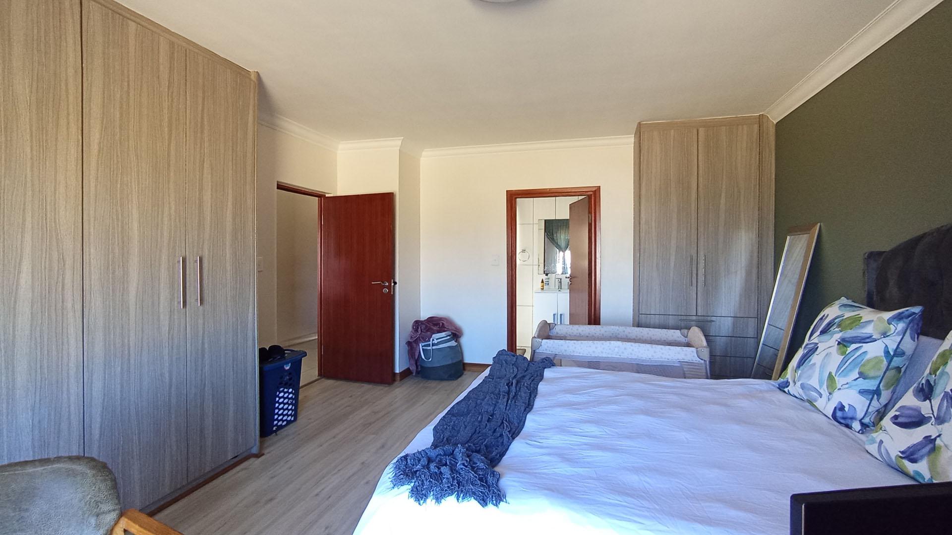 Main Bedroom - 25 square meters of property in Blue Valley Golf Estate