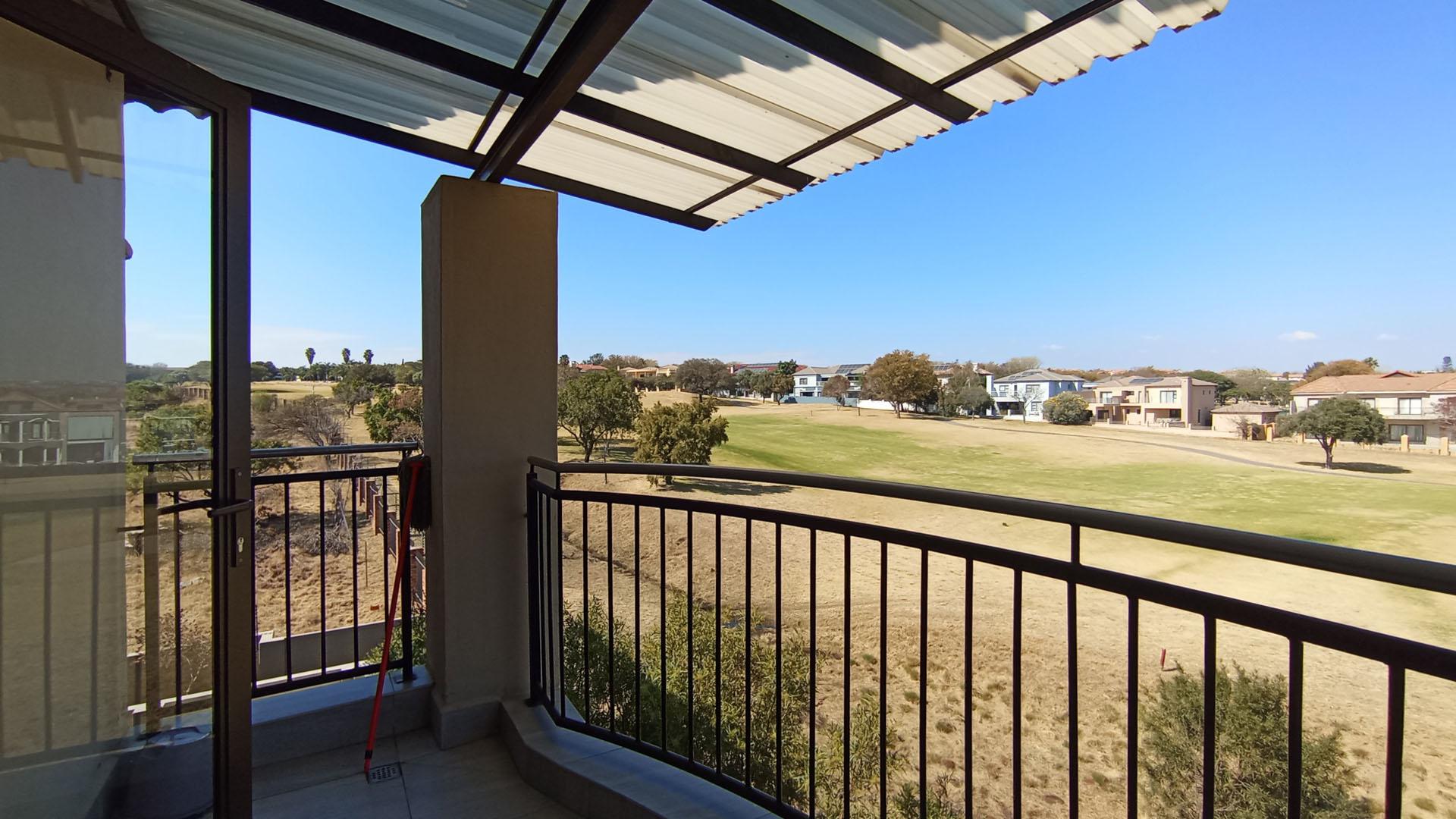 Balcony - 12 square meters of property in Blue Valley Golf Estate