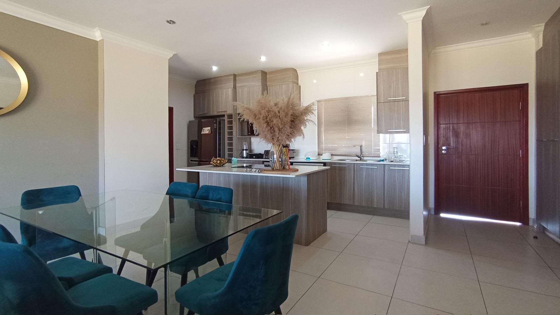 Dining Room - 16 square meters of property in Blue Valley Golf Estate