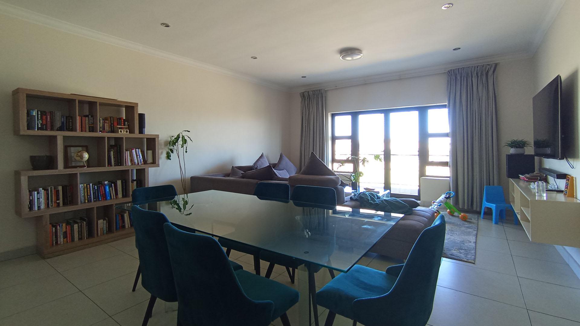 Dining Room - 16 square meters of property in Blue Valley Golf Estate