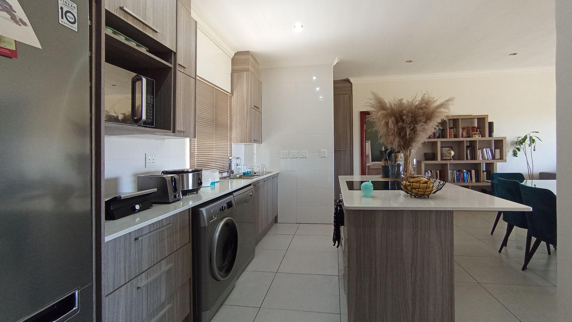 Kitchen - 12 square meters of property in Blue Valley Golf Estate