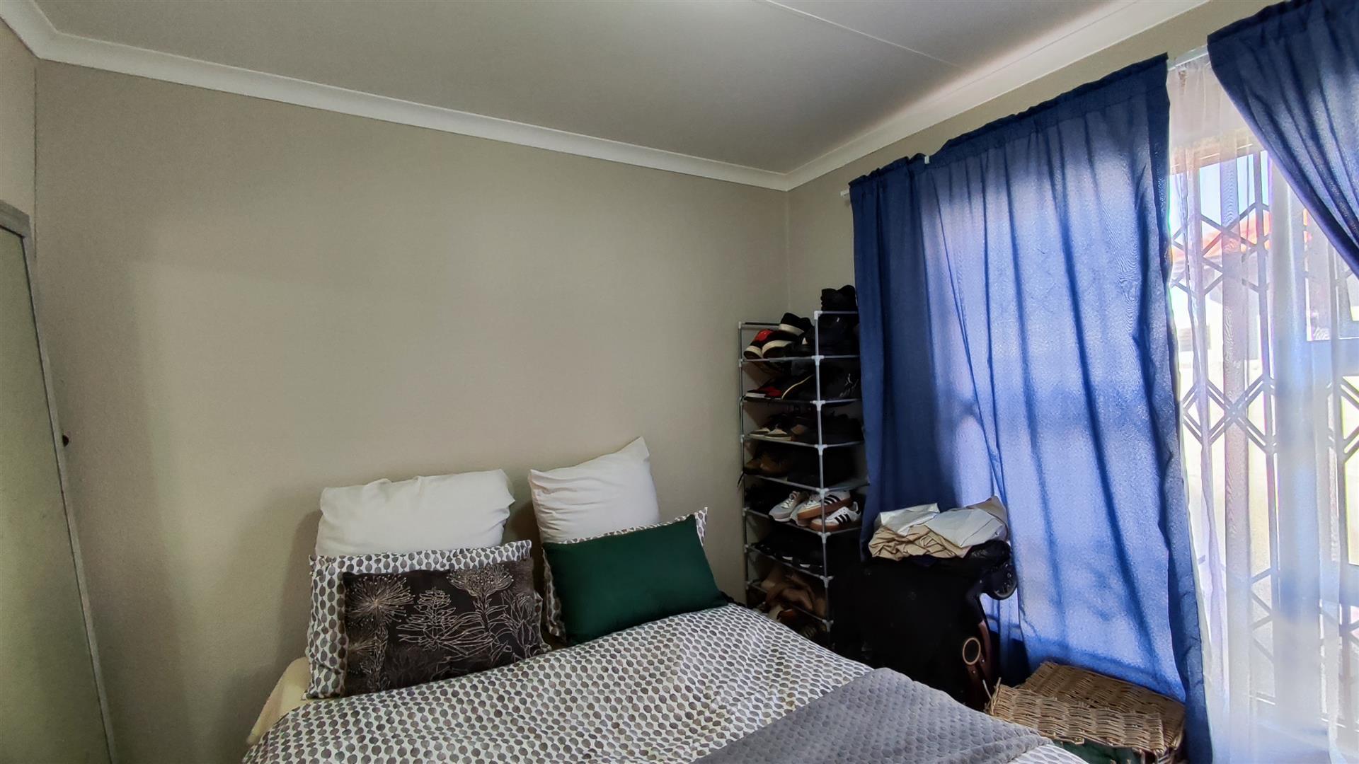 Bed Room 1 - 9 square meters of property in Alliance