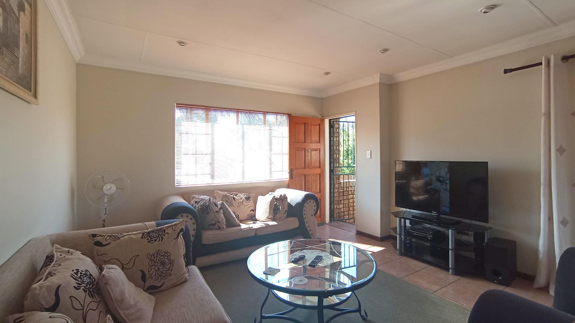 Lounges - 18 square meters of property in Lyttelton