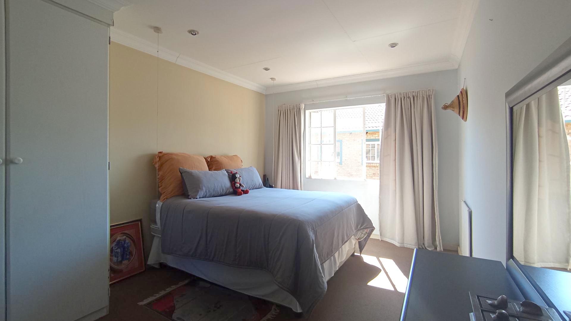 Main Bedroom - 18 square meters of property in Lyttelton