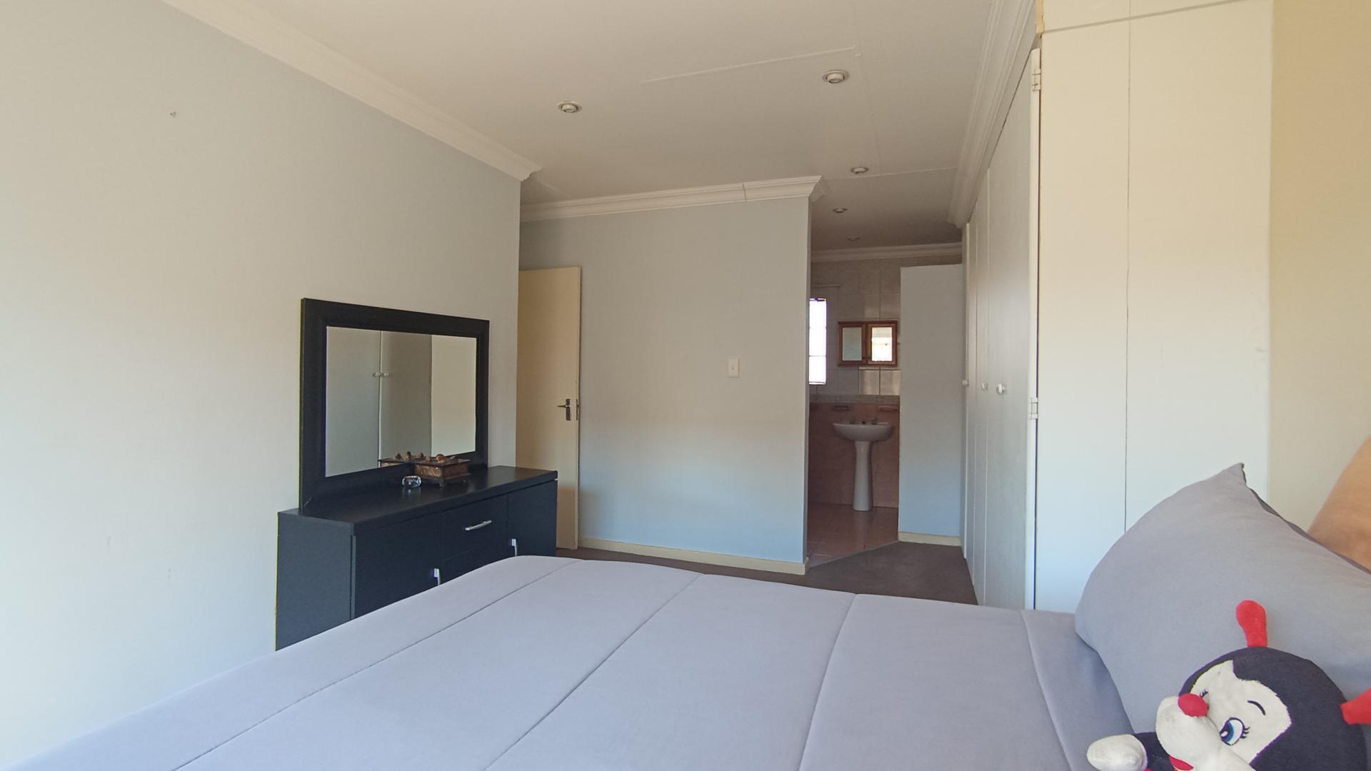 Main Bedroom - 18 square meters of property in Lyttelton