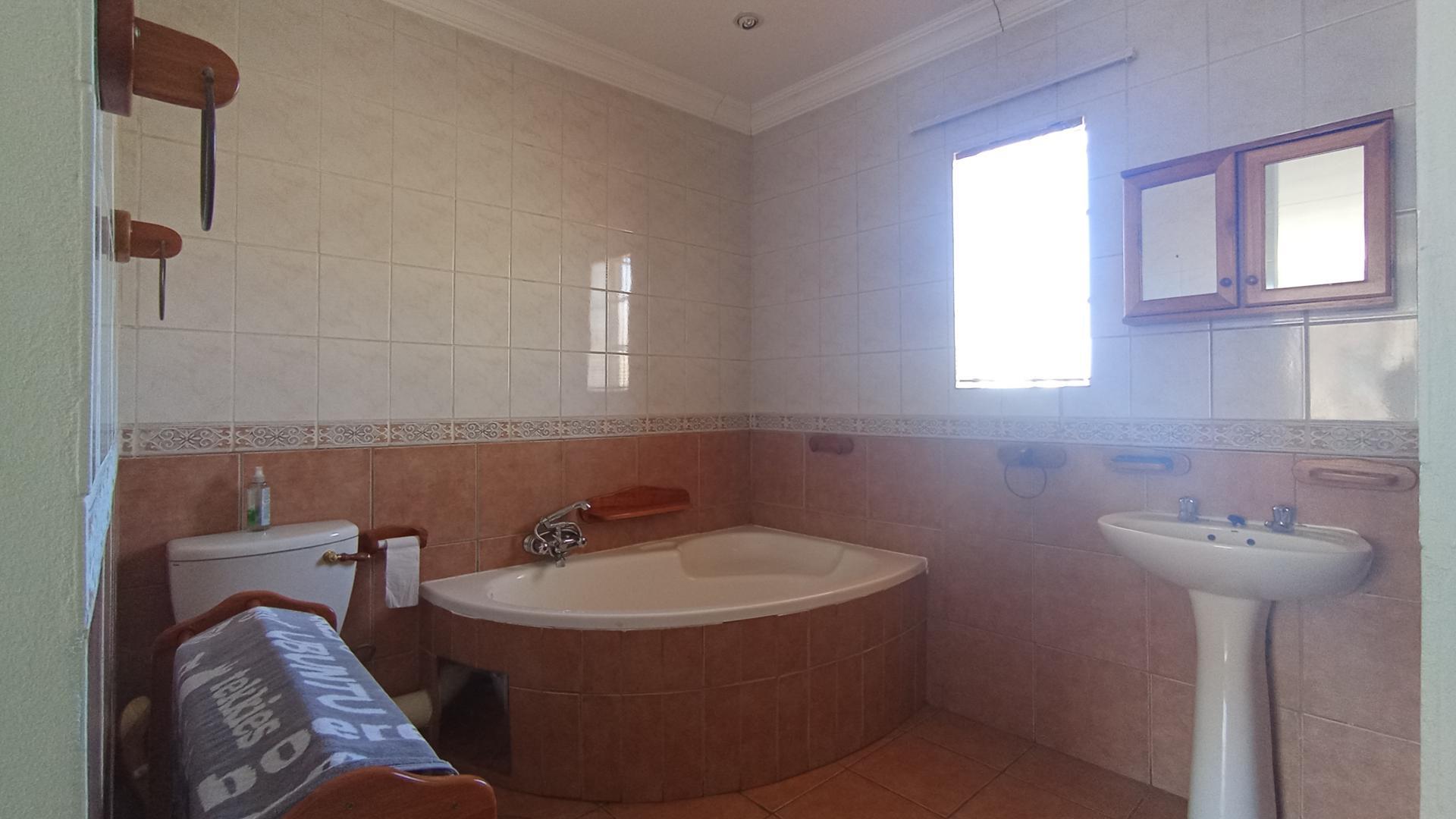 Main Bathroom - 9 square meters of property in Lyttelton