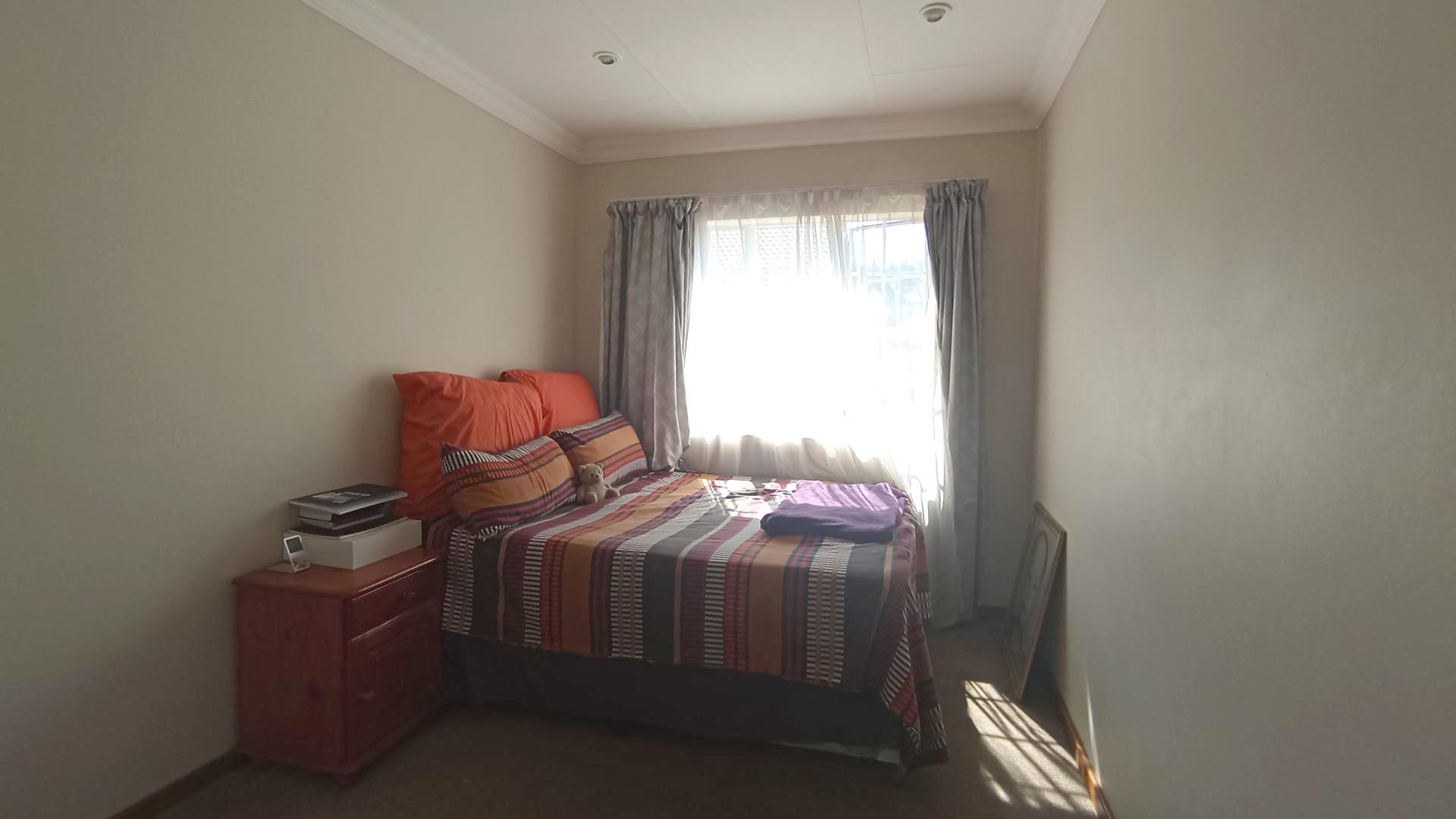 Bed Room 1 - 12 square meters of property in Lyttelton