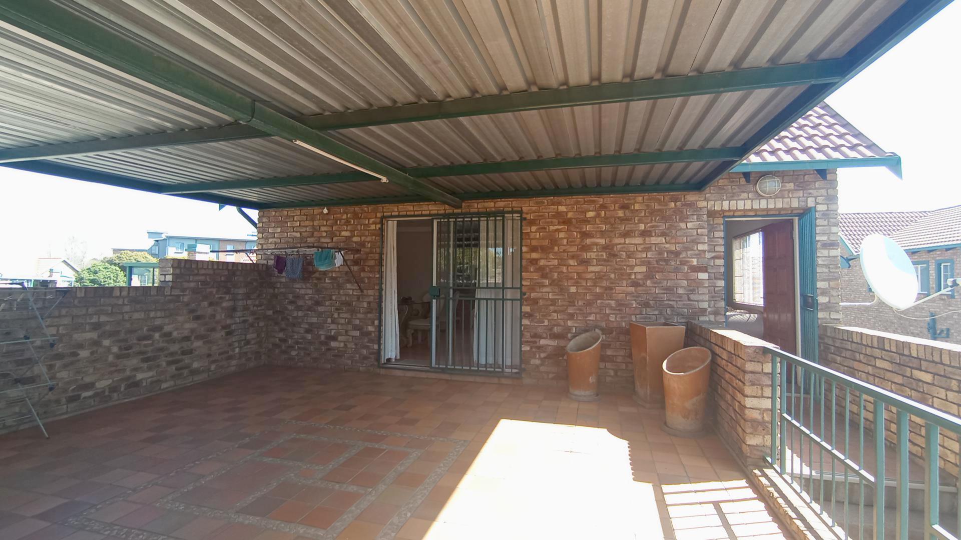 Patio - 42 square meters of property in Lyttelton