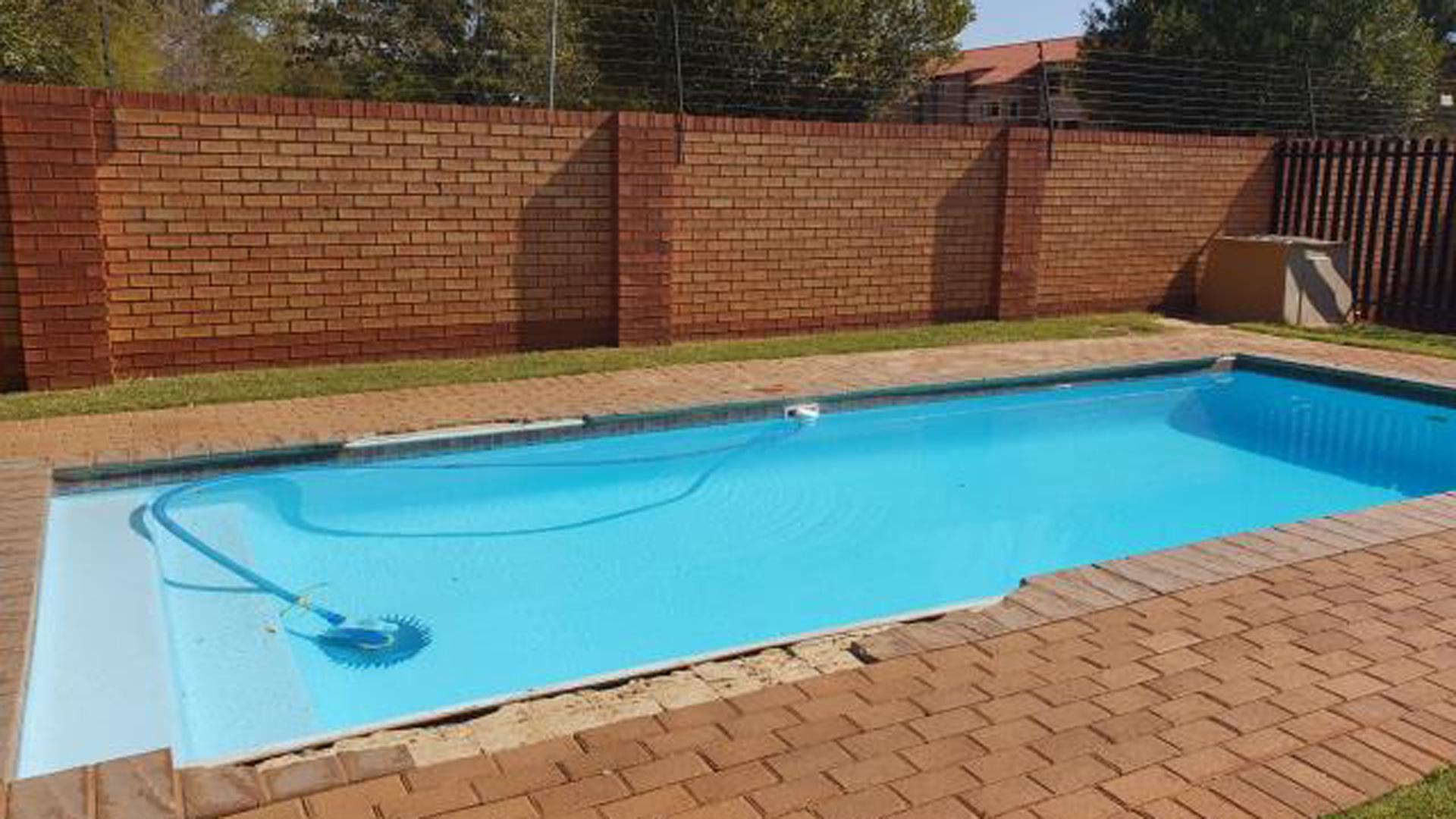 Swimming Pool of property in Lephalale (Ellisras)